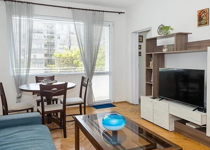 Sunny 2-bedroom Flat Near Sea Garden I Chayka, By Flat Mаnаger Lägenhet *